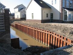hoge beschoeiing met verankering